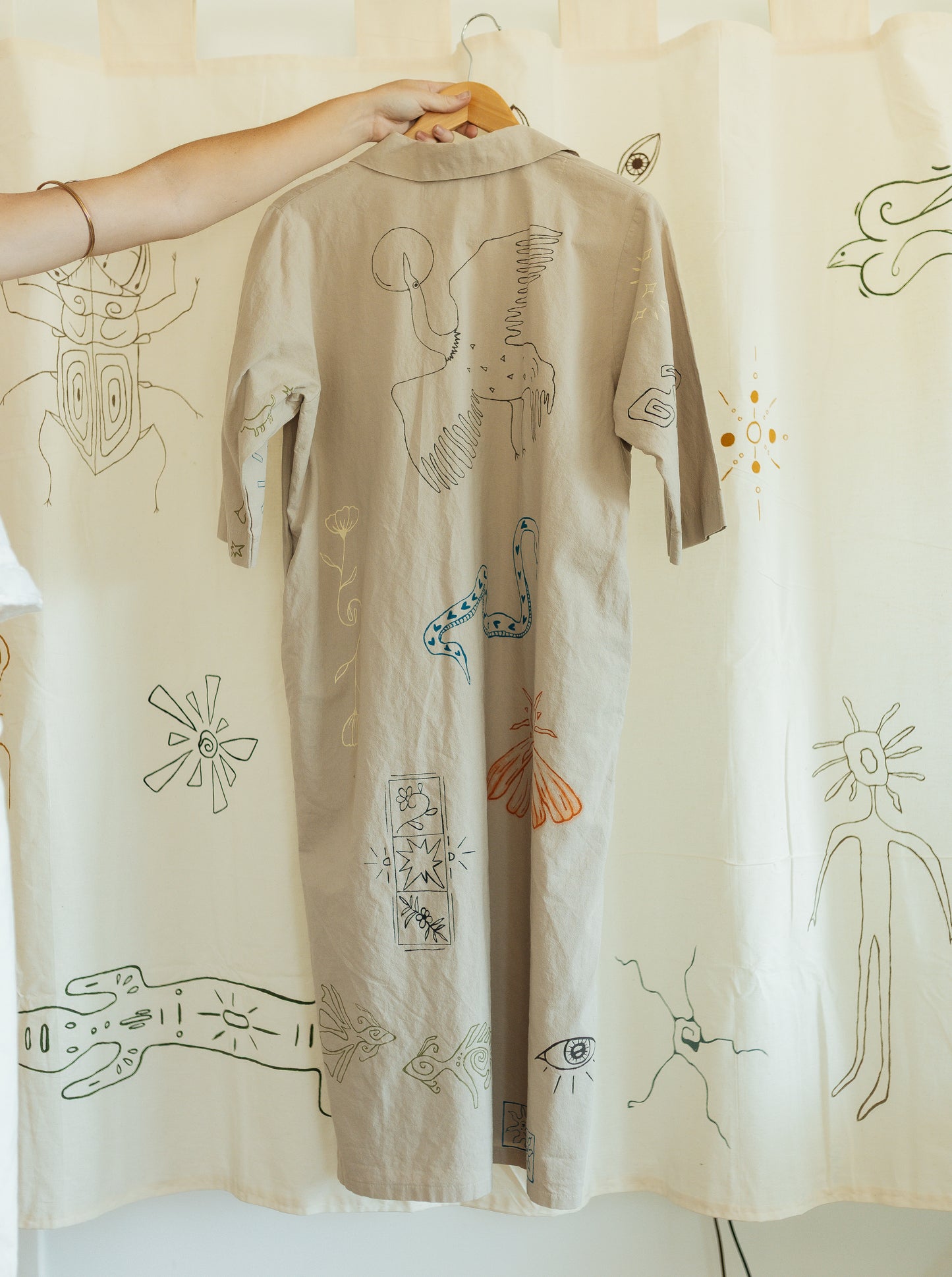 Folk dress - Earth in outlines