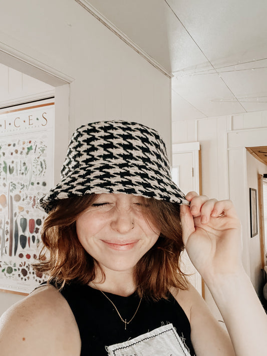 Houndstooth bucket hat