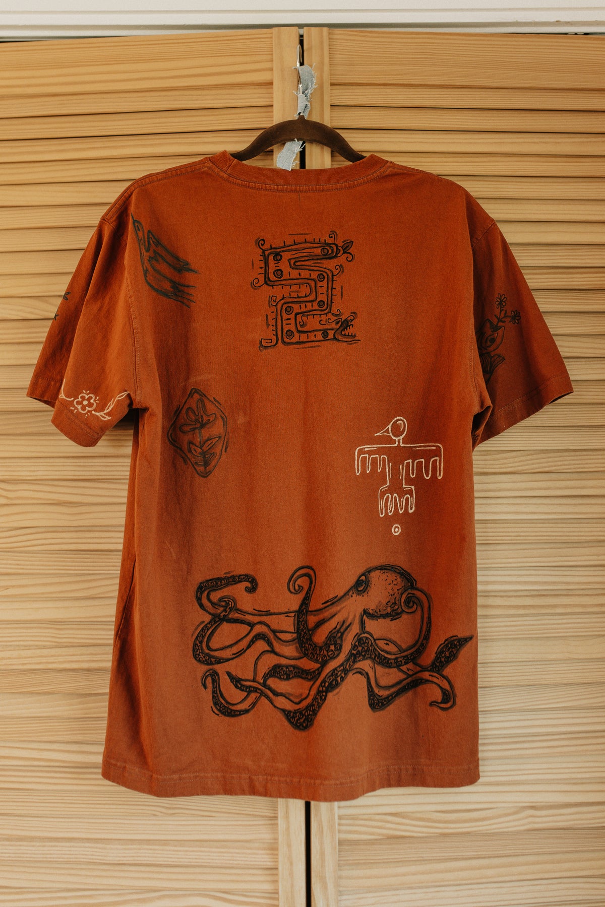 Orange Dickies tee - Earth in outlines