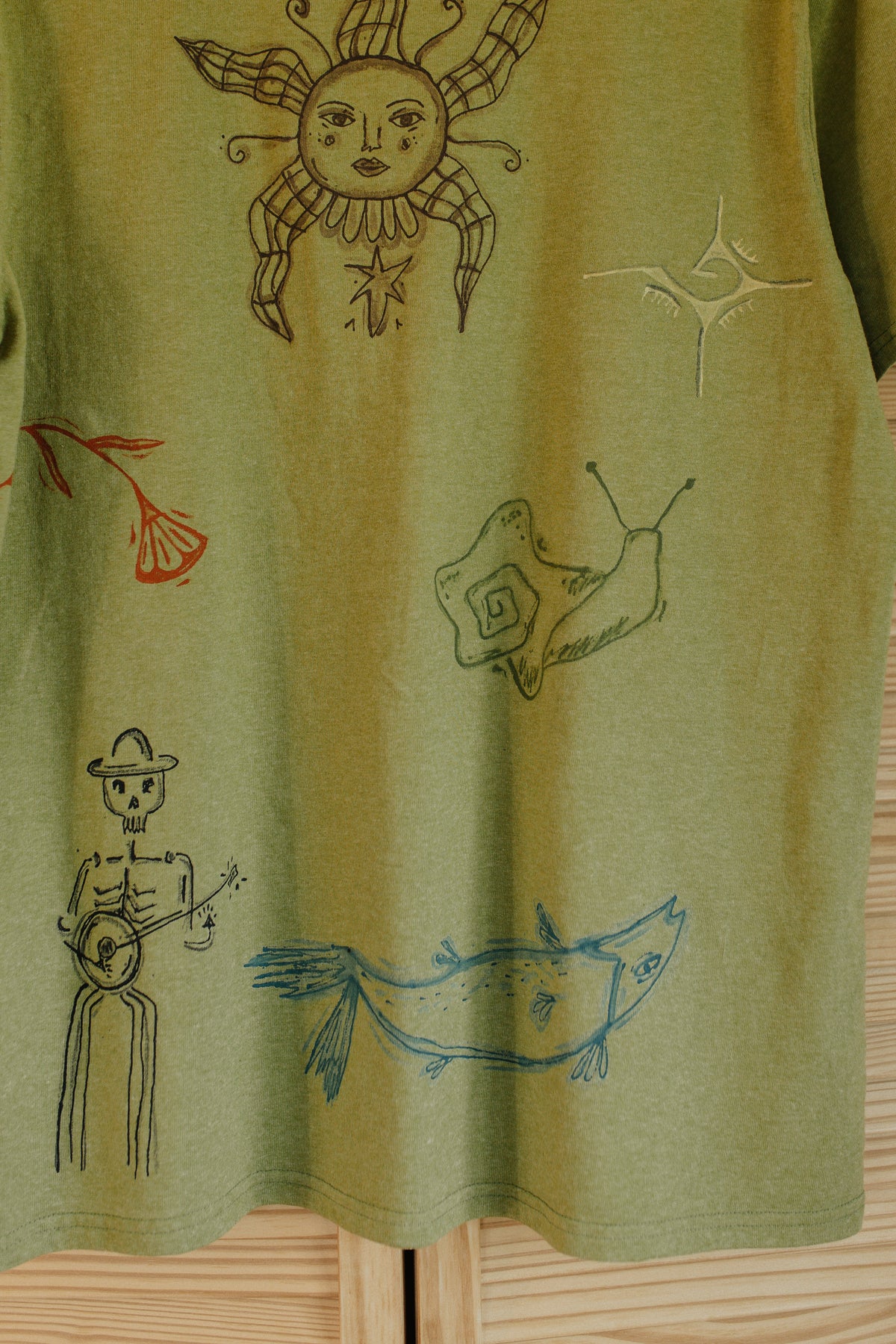 Green Carhartt tee - Earth in outlines