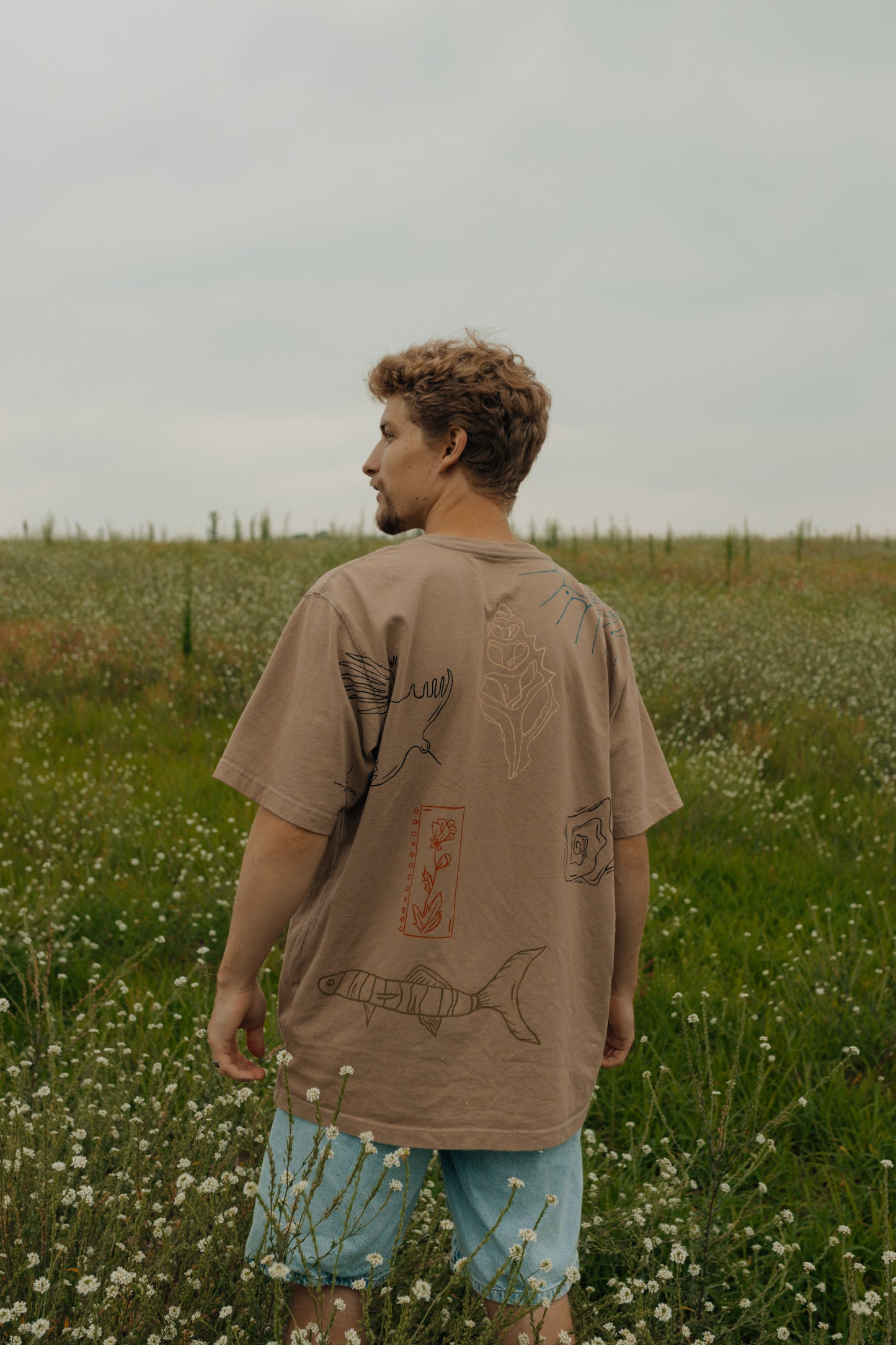 Carhartt tee - Earth in outlines