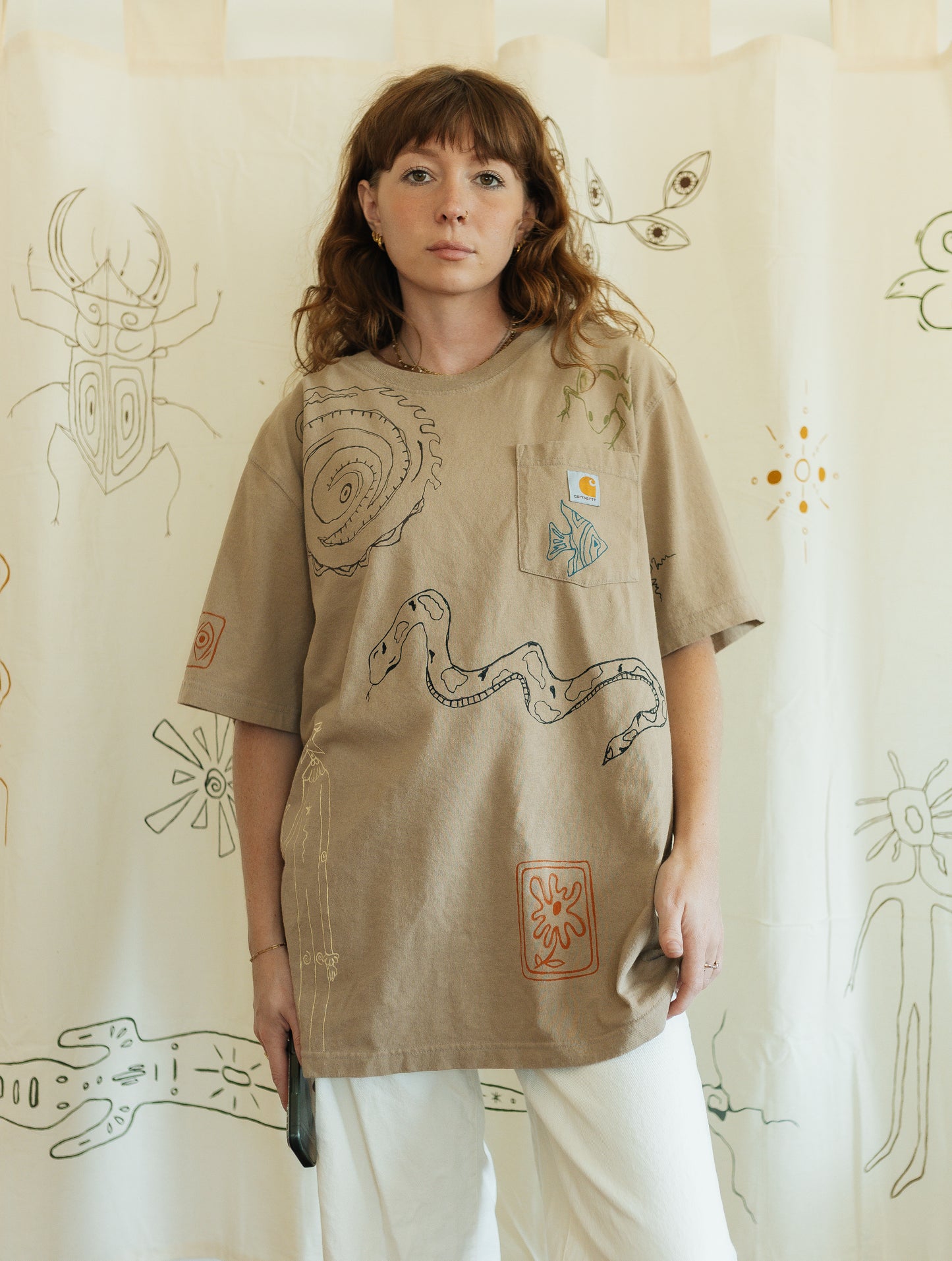 Carhartt tee - Earth in outlines