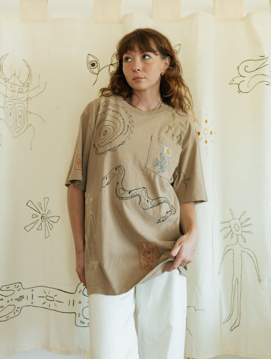 Carhartt tee - Earth in outlines