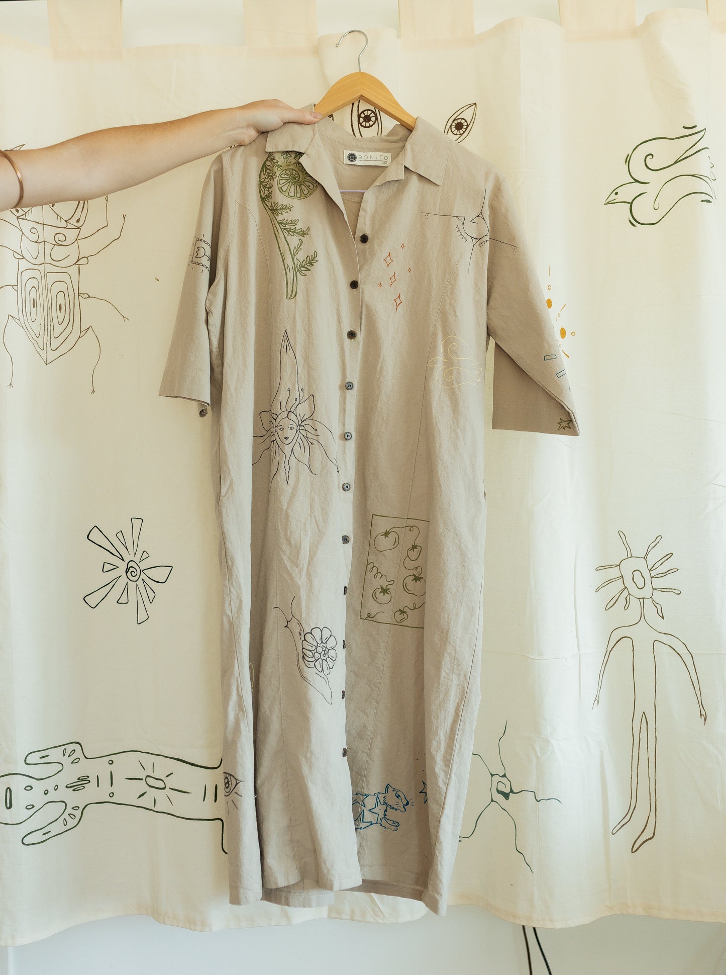 Folk dress - Earth in outlines