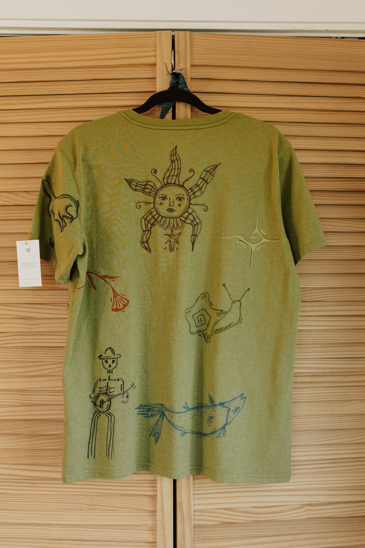 Green Carhartt tee - Earth in outlines