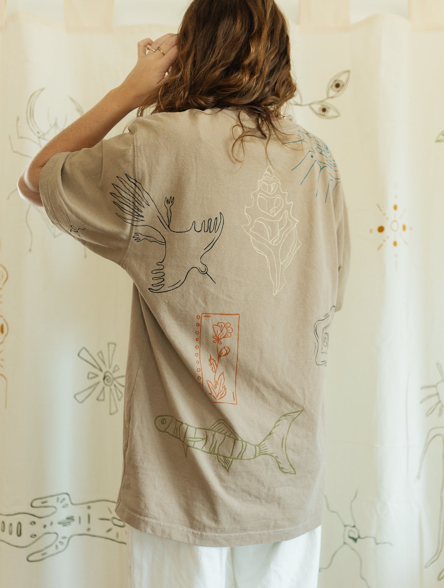 Carhartt tee - Earth in outlines