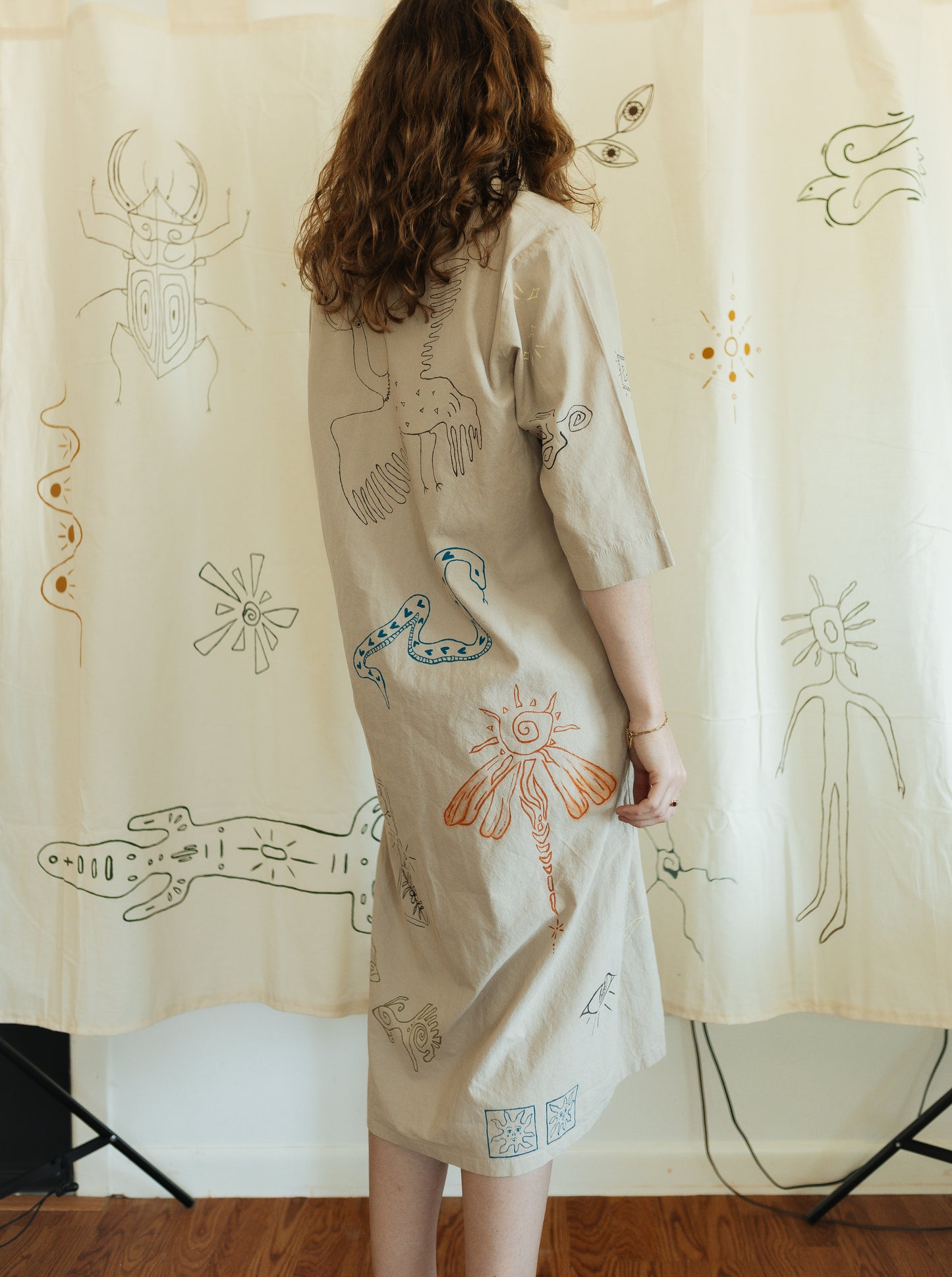 Folk dress - Earth in outlines
